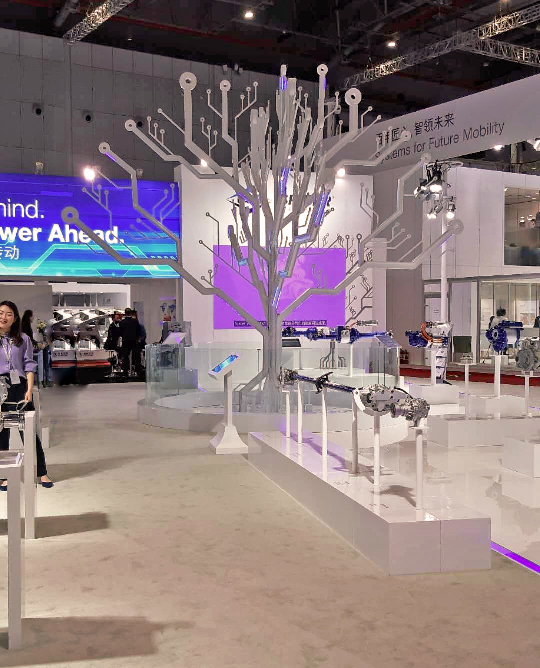 Conducting paths symbolized by a white tree with many different branches shows the linkage of IoT and autonomous driving. The international leading fair Auto Shanghai offers innovative exhibition spaces for more than 1.000 automotive manufacturers and suppliers at the Shanghai New International Expo Centre.