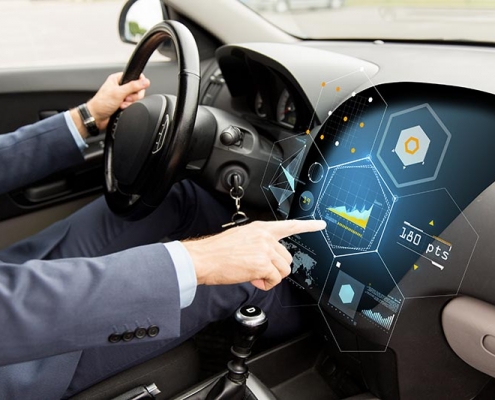 Cockpit eines Autos der Zukunft mit holographischen Bedienungselementen, die wie bei einem Touch Screen ausgewählt werden können. Wir unterstützen unsere Kunden bei innovativen Mikroelektronik-Lösungen für die Mobilität der Zukunft bei der erfolgreichen Umsetzung von Automotive-Anwendungen auf dem Weg zum autonomen Fahren.